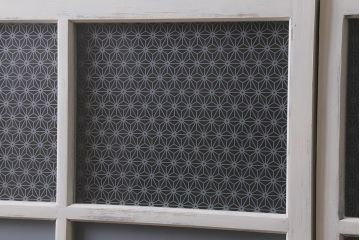 アンティーク建具　和製アンティーク　当店オリジナルガラス　麻の葉・すりガラス　シャビーなペイントが魅力的なガラス戸2枚セット　(R-041270)