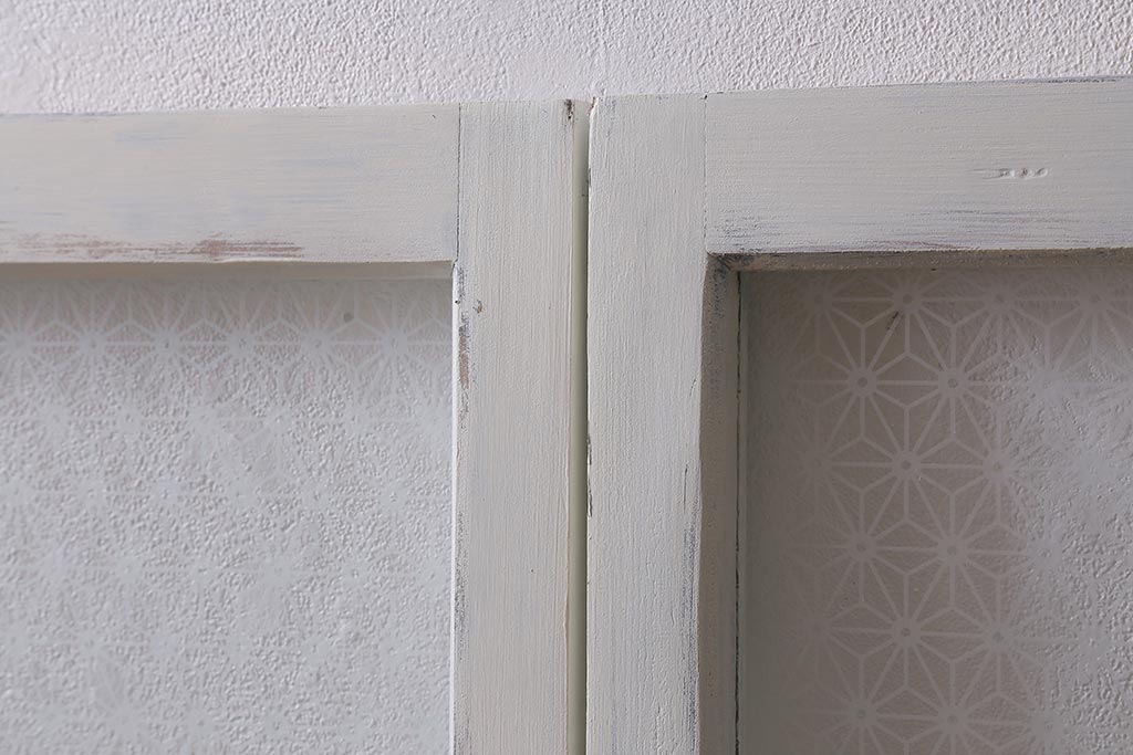 アンティーク建具　和製アンティーク　当店オリジナルガラス　麻の葉・すりガラス　シャビーなペイントが魅力的なガラス戸2枚セット　(R-041270)