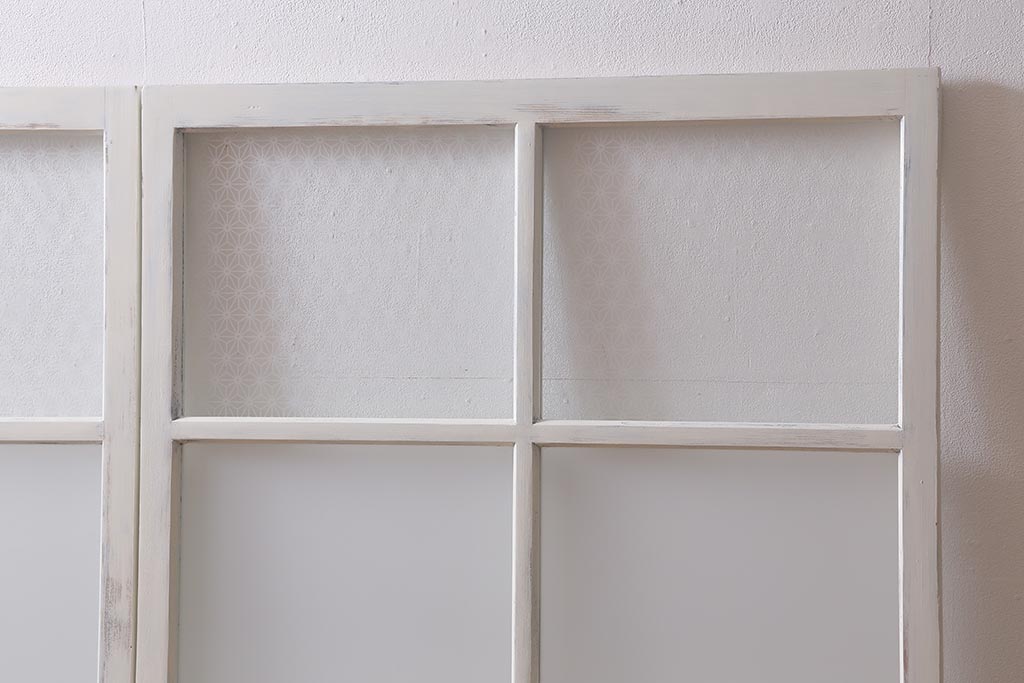 アンティーク建具　和製アンティーク　当店オリジナルガラス　麻の葉・すりガラス　シャビーなペイントが魅力的なガラス戸2枚セット　(R-041270)