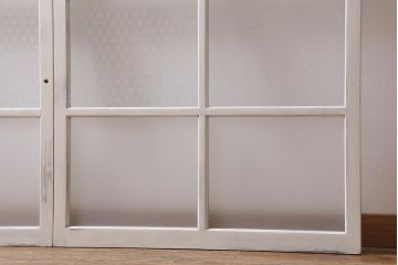 アンティーク建具　和製アンティーク　当店オリジナルガラス　麻の葉・すりガラス　シャビーなペイントが魅力的なガラス戸2枚セット　(R-041270)