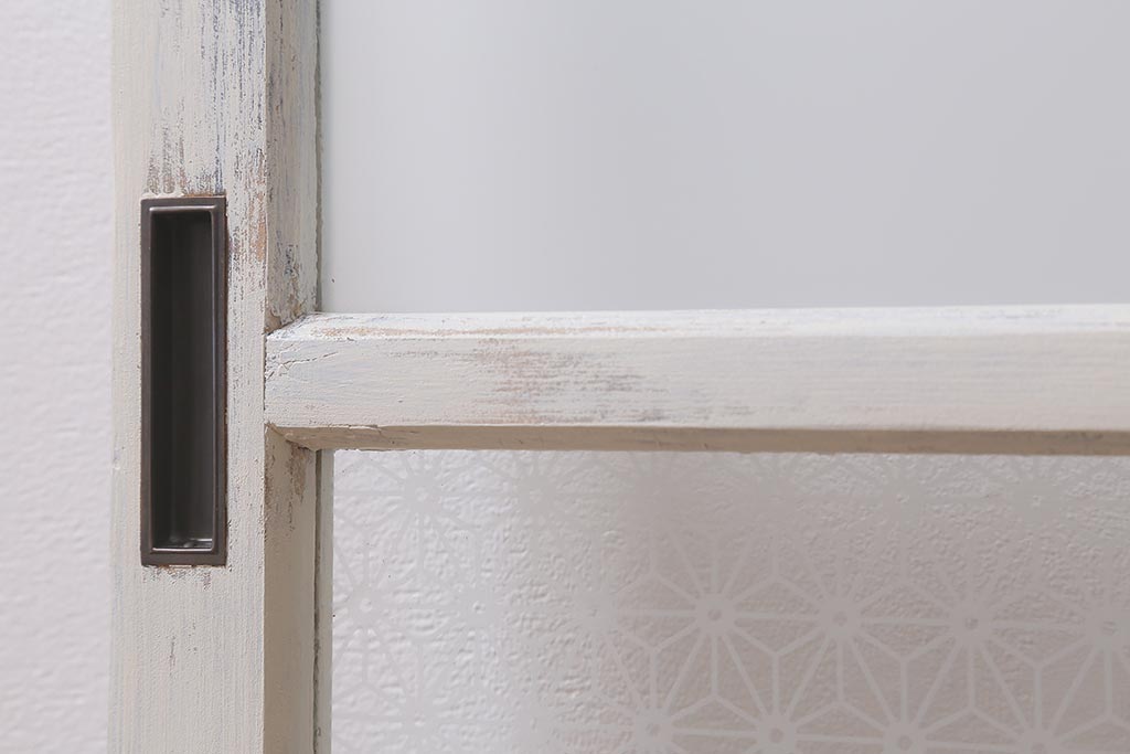 アンティーク建具　和製アンティーク　当店オリジナルガラス　麻の葉・すりガラス　シャビーなペイントが魅力的なガラス戸2枚セット　(R-041270)