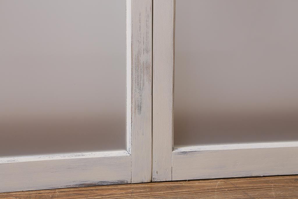 アンティーク建具　和製アンティーク　当店オリジナルガラス　麻の葉・すりガラス　シャビーなペイントが魅力的なガラス戸2枚セット　(R-041270)