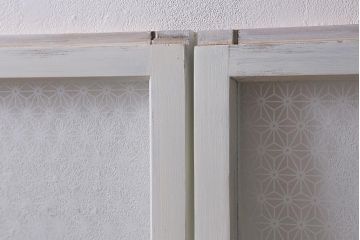 アンティーク建具　和製アンティーク　当店オリジナルガラス　麻の葉・すりガラス　シャビーなペイントが魅力的なガラス戸2枚セット　(R-041270)