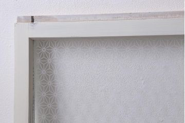 アンティーク建具　和製アンティーク　当店オリジナルガラス　麻の葉・すりガラス　シャビーなペイントが魅力的なガラス戸2枚セット　(R-041270)