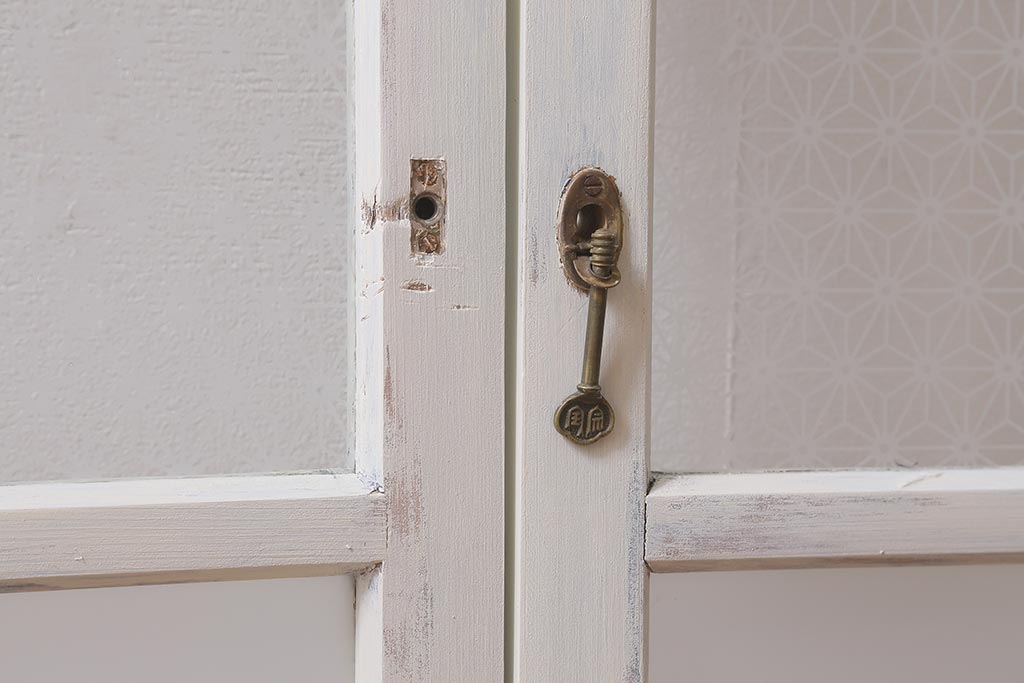 アンティーク建具　和製アンティーク　当店オリジナルガラス　麻の葉・すりガラス　シャビーなペイントが魅力的なガラス戸2枚セット　(R-041270)