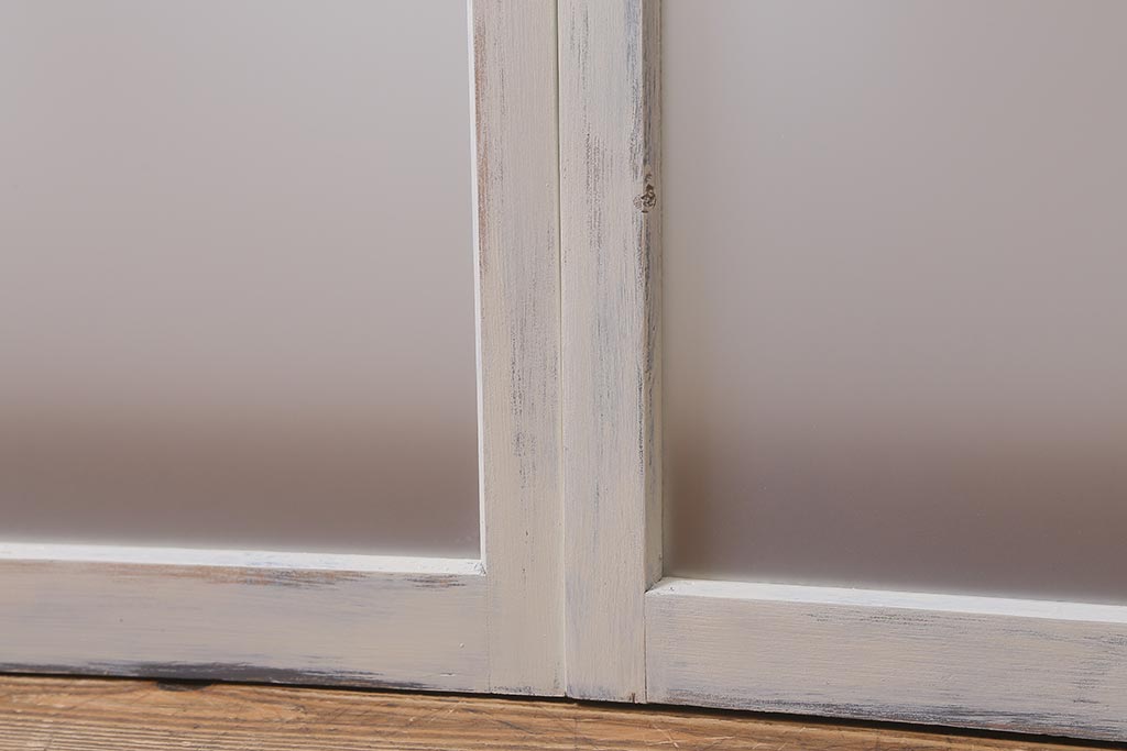 アンティーク建具　和製アンティーク　当店オリジナルガラス　麻の葉・すりガラス　シャビーなペイントが魅力的なガラス戸2枚セット　(R-041270)