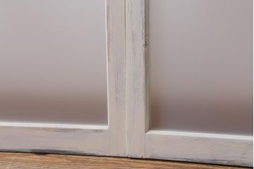 アンティーク建具　和製アンティーク　当店オリジナルガラス　麻の葉・すりガラス　シャビーなペイントが魅力的なガラス戸2枚セット(引き戸、建具)(R-041270)