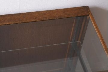 アンティーク家具　イギリスアンティーク　洗練された佇まいが魅力のガラスケース(ショーケース、陳列棚、飾り棚)(R-041273)