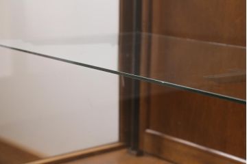 アンティーク家具　イギリスアンティーク　洗練された佇まいが魅力のガラスケース(ショーケース、陳列棚、飾り棚)(R-041273)
