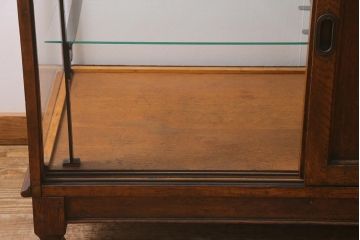 アンティーク家具　イギリスアンティーク　洗練された佇まいが魅力のガラスケース(ショーケース、陳列棚、飾り棚)(R-041273)