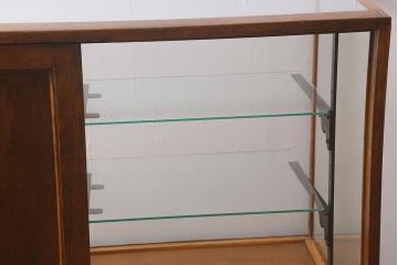 アンティーク家具　イギリスアンティーク　洗練された佇まいが魅力のガラスケース(ショーケース、陳列棚、飾り棚)(R-041273)