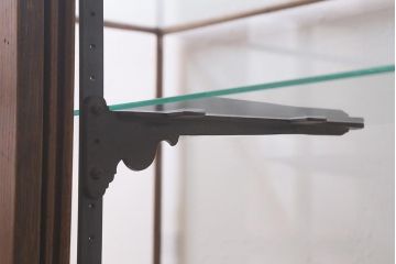 アンティーク家具　イギリスアンティーク　洗練された佇まいが魅力のガラスケース(ショーケース、陳列棚、飾り棚)(R-041273)