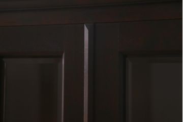 中古　北海道民芸家具　リメイク　脚付き　高級感が漂う収納棚(飾り棚、食器棚)(R-041274)