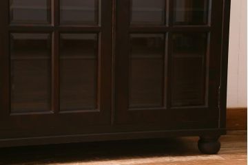 中古　北海道民芸家具　リメイク　脚付き　高級感が漂う収納棚(飾り棚、食器棚)(R-041274)