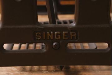 レトロ家具　アンティーク　シンプル　レトロなシンガー社製ミシンテーブル(シンガーミシン、サイドテーブル、カフェテーブル)(R-041277)