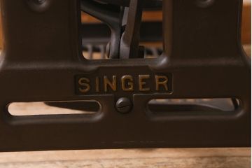レトロ家具　アンティーク　シンプル　レトロなシンガー社製ミシンテーブル(シンガーミシン、サイドテーブル、カフェテーブル)(R-041277)