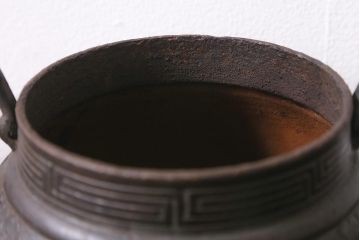 ビンテージ雑貨　桜模様　古い南部鉄瓶(鉄急須、茶道具)(R-041284)