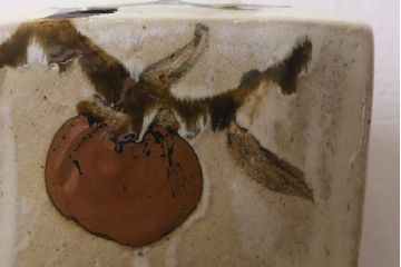 アンティーク雑貨　益子焼　佐久間藤太郎　乳白釉柿絵　扁壷(共箱)(R-041289)