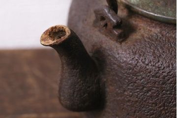 アンティーク雑貨　明治大正期　古い長命富貴蓋鉄瓶(銅蓋)(R-041292)