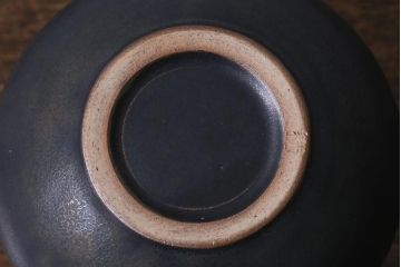 アンティーク雑貨　笠間焼　荒田耕治作　黒釉彩一輪挿花瓶(花器)(R-041294)