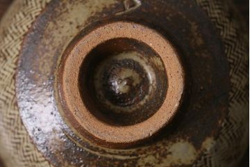 益子焼　人間国宝　島岡達三作　地釉象嵌縄文茶碗(和食器)(R-041295)