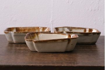 アンティーク雑貨　江戸明治期　時代物　古い美濃焼　変形皿(角皿、和食器)(R-041303)