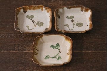 アンティーク雑貨　江戸明治期　時代物　古い美濃焼　変形皿(角皿、和食器)(R-041303)