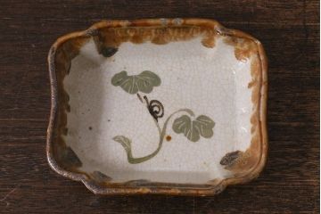 アンティーク雑貨　江戸明治期　時代物　古い美濃焼　変形皿(角皿、和食器)(R-041303)