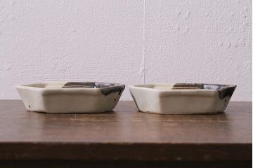 アンティーク雑貨　江戸明治期　時代物　古い美濃焼　大極図　変形皿2枚セット(和食器)(R-041305)