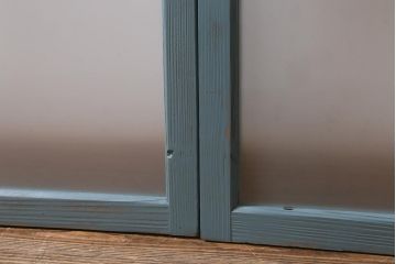 アンティーク建具　昭和初期　当店オリジナルガラス・花菱模様　レトロなブルーペイントのガラス窓2枚セット(ガラス戸、引き戸、建具)(R-041319)