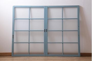 アンティーク建具　昭和初期　当店オリジナルガラス・花菱模様　レトロなブルーペイントのガラス窓2枚セット(ガラス戸、引き戸、建具)(R-041319)