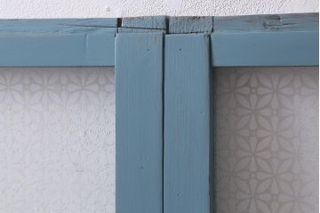 アンティーク建具　昭和初期　当店オリジナルガラス・花菱模様　レトロなブルーペイントのガラス窓2枚セット(ガラス戸、引き戸、建具)(R-041319)