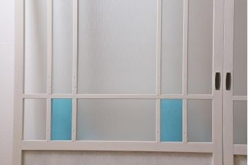 アンティーク建具　昭和中期　ペイント　色ガラス・銀モールガラス　爽やかなカラーが目を引くガラス戸2枚セット(引き戸、建具)(R-041320)