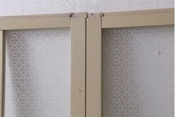 アンティーク建具　昭和初期　当店オリジナルガラス　花菱模様　ナチュラルスタイルの空間におすすめなガラス戸2枚セット(引き戸、建具)(R-041322)