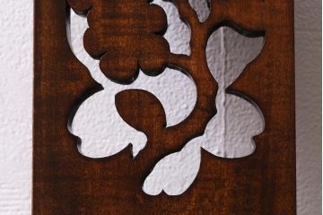 中古　伝統工芸　軽井沢彫り　桜の彫刻が魅力の小物セット(小皿3枚、キーフック)(R-041334)