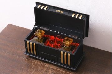 ヴィンテージ雑貨　箱付き　PASSED JGIA　アンバーガラスのデキャンタとショットグラスのセット(酒器、オルゴール、ビンテージ)(R-041336)