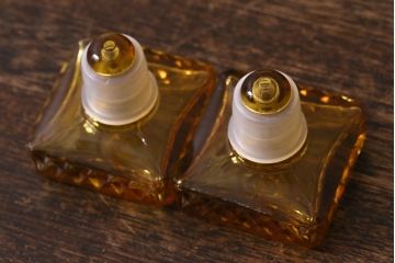 ヴィンテージ雑貨　箱付き　PASSED JGIA　アンバーガラスのデキャンタとショットグラスのセット(酒器、オルゴール、ビンテージ)(R-041336)