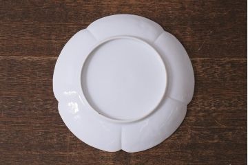 アンティーク雑貨　古民具・骨董　明治期　白磁陽刻変形皿(輪花、中皿)(R-041338)