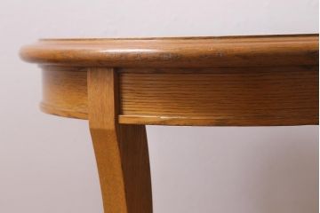 中古　天童木工　明るい木色がぬくもり溢れる小振りなラウンドテーブル(サイドテーブル、カフェテーブル)(R-041353)