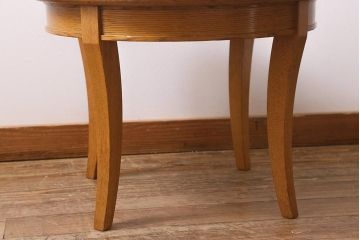 中古　天童木工　明るい木色がぬくもり溢れる小振りなラウンドテーブル(サイドテーブル、カフェテーブル)(R-041353)