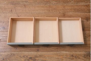 ラフジュ工房オリジナル　古金具リメイク　前板栗材　ヒノキ材　シャビーなペイント小引き出し(小物収納)(R-041355)
