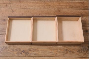 ラフジュ工房オリジナル　古金具リメイク　前板栗材　ヒノキ材　シックな引手の小引き出し(小物収納)(R-041360)