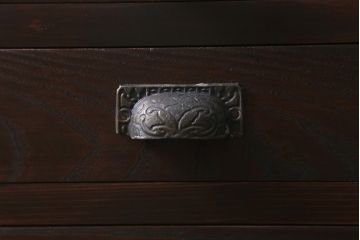 ラフジュ工房オリジナル　古金具リメイク　前板栗材　ヒノキ材　シックな引手の小引き出し(小物収納)(R-041360)