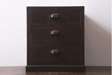 カタログ掲載品　ラフジュ工房オリジナル　古金具リメイク　前板栗材　ヒノキ材　味のある引手の小引き出し(小物収納)(R-041361)