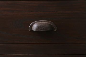 カタログ掲載品　ラフジュ工房オリジナル　古金具リメイク　前板栗材　ヒノキ材　味のある引手の小引き出し(小物収納)(R-041361)