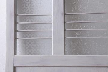 レトロ建具　ダイヤガラス・当店オリジナルガラス入り　ホワイトペイントが爽やかな木製ドア(扉、開き戸、建具)(R-041366)