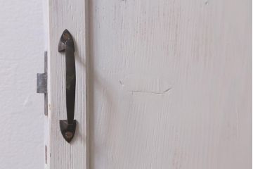 レトロ建具　ダイヤガラス・当店オリジナルガラス入り　ホワイトペイントが爽やかな木製ドア(扉、開き戸、建具)(R-041366)