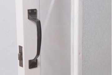 レトロ建具　ダイヤガラスと色ガラスがおしゃれなペイントドア(木製扉、開き戸、建具)(R-041368)