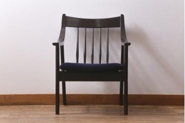 ヴィンテージ家具　落ち着きのある色味が魅力のシックなアームチェア(ダイニングチェア、椅子、ビンテージ)(R-041371)