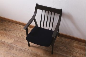 ヴィンテージ家具　落ち着きのある色味が魅力のシックなアームチェア(ダイニングチェア、椅子、ビンテージ)(R-041371)